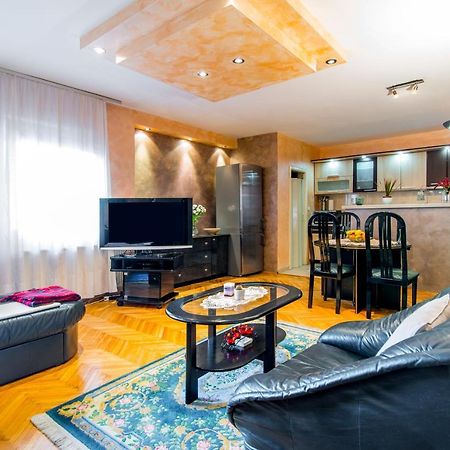 Apartment City Center โนวีซาด ภายนอก รูปภาพ